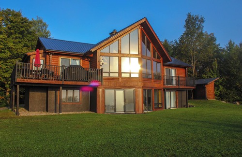 Harrington Ski Chalet | Escape to Serenity: Mountain-Top Cottage with Stunning Lake Views in Harrington