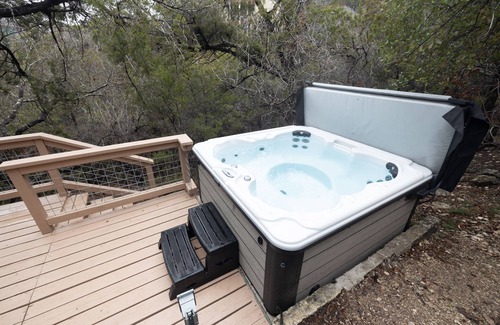 Apache Shores House | Escape to serenity: Family-friendly retreat near the city