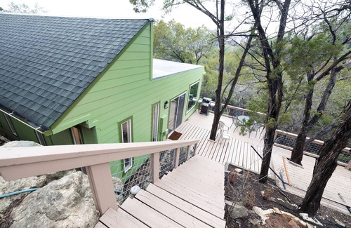 Apache Shores House | Escape to serenity: Family-friendly retreat near the city