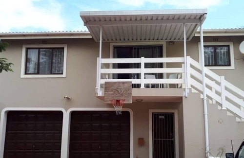 Durban North Apartment | Escape to serenity at our enchanting 2-bedroom cottage nestled in Glen Anil.