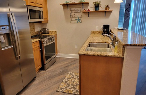 Palmetto Condo | ESCAPE TO SUN AND BLUE SKYS AND SEA BREEZES. LOWER PRICES FOR LONGER STAYS