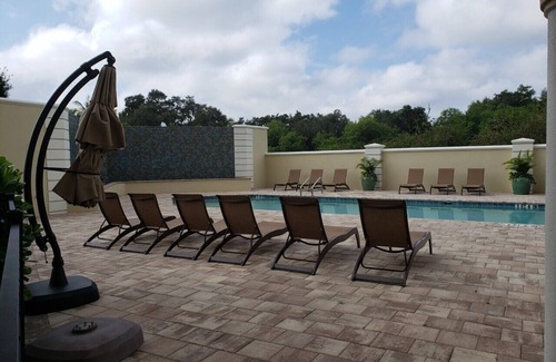 Palmetto Condo | ESCAPE TO SUN AND BLUE SKYS AND SEA BREEZES. LOWER PRICES FOR LONGER STAYS