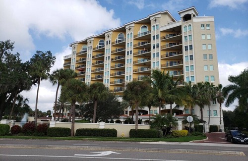 Palmetto Condo | ESCAPE TO SUN AND BLUE SKYS AND SEA BREEZES. LOWER PRICES FOR LONGER STAYS
