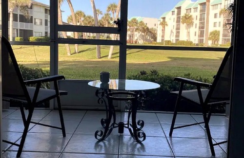 Fort Pierce Condo | Escape to the beach on Hutchinson Island