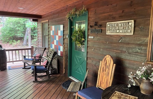 Blairsville Cabin | Escape to the Beautiful Cool Mountains of North Ga Beautifully decorated