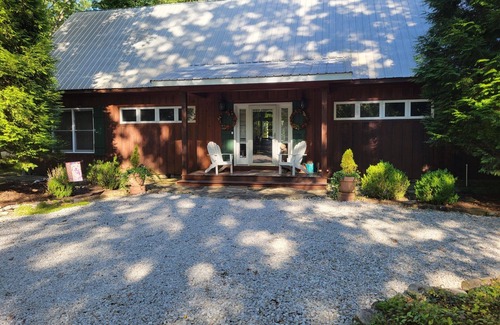Monteagle Cabin | Escape to the beauty of Monteagle with this private bluff-top cabin