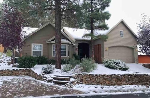 Flagstaff House | Escape to the forest at our Alpine Family Retreat(Small pet-friendly)