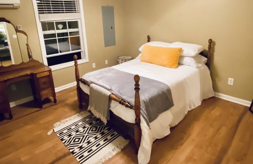 Killen House | Escape to the Harmony Ranch Guest Cabin! 45 acre farm-fish, swim, grill, relax!