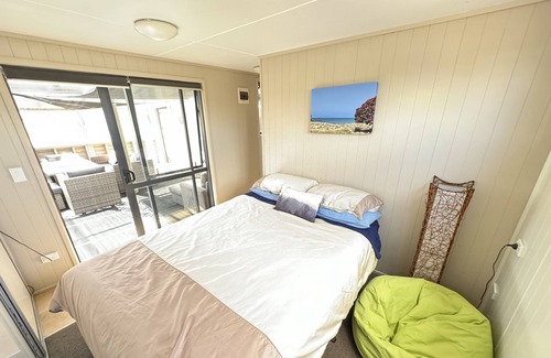 Waihi Beach Cabin | Escape to the idyllic shores of Waihi Beach.