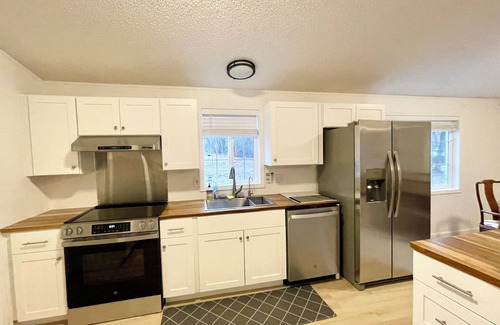 Lakehead-Lakeshore House | Escape to the Lake: Relax, Recharge, Reconnect