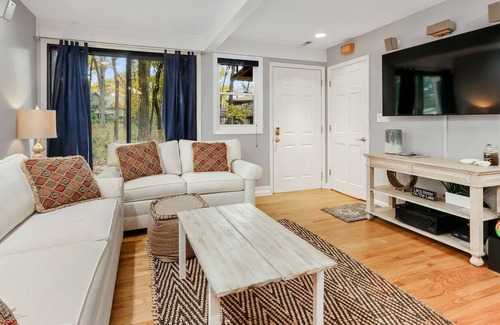 Fontana Condo | Escape to the Lake- Updated Abbey Springs Condo w/ Golf Cart!