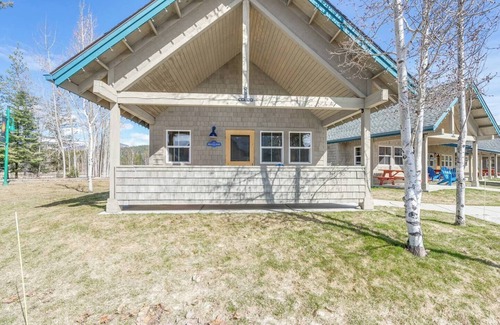 Sandpoint House | Escape to this heavenly Dover Bay hideaway where comfort meets calm - perfect for romantic getaways or peaceful family stays.