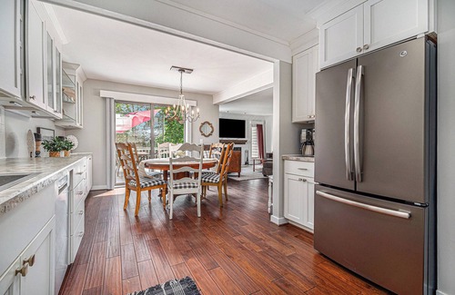 Harbor Springs Condo | Escape to this modern 4-bedroom condo in Harbor Springs, MI