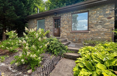Lake Junaluska Cabin | Escape to tranquility at this Lake Junaluska cabin w/stunning views & amenities