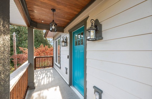 North Saanich House | Escape to Tranquility: Discover the Charm of Victoria's VI Cottage
