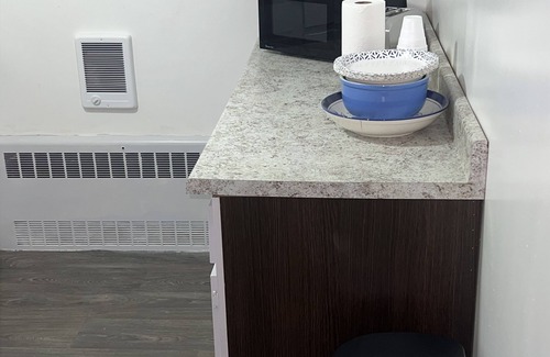 Ottawa Apartment | "Escape to Tranquility Unlock Toledo's Hidden Gem: Luxe Escape Steps from dining