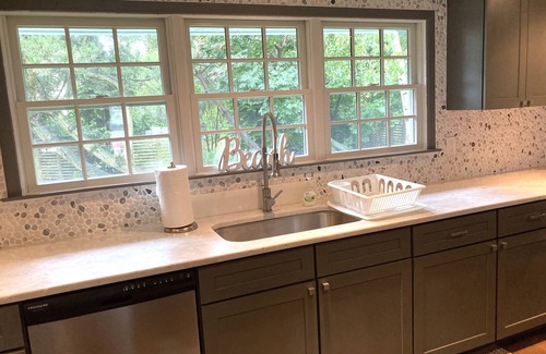 Westport Cottage | ESCAPE to Westport Direct WATERFRONT Beachouse w/Rooftop Deck