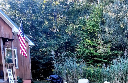 Durhamville Cabin | Escape to your cozy 2-bedroom camp near Oneida Lake.