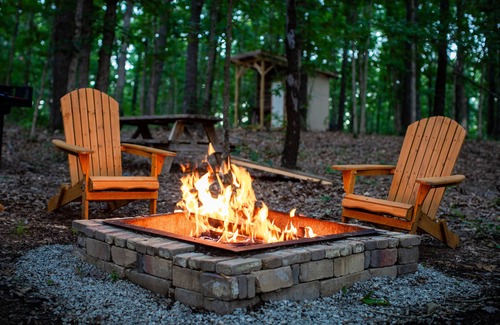 Lincoln Cabin | Escape to your cozy primitive off grid cabin in the n Lake of the Ozarks area