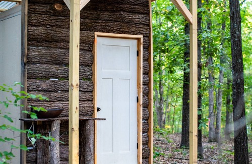 Lincoln Cabin | Escape to your cozy primitive off grid cabin in the n Lake of the Ozarks area
