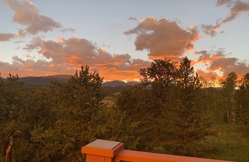 Fairplay House | Escape to Your Family Retreat: Outdoor Adventures & Hot Tub Await!