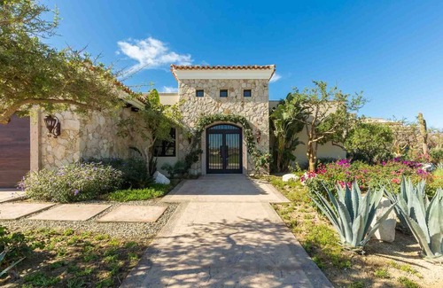 Los Cabos House | Escape to Your Perfect Getaway