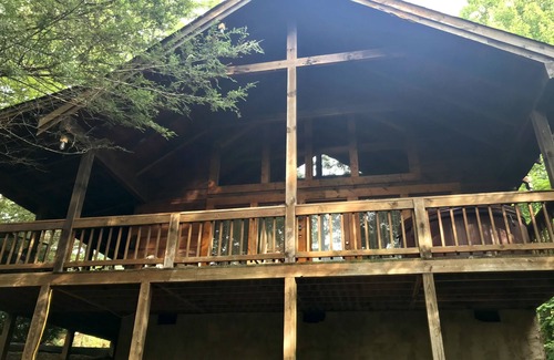 Gatlinburg - Pigeon Forge Cabin | Escape to Your Private Getaway at Tucked Away Cabin in Beautiful Sky Harbor!