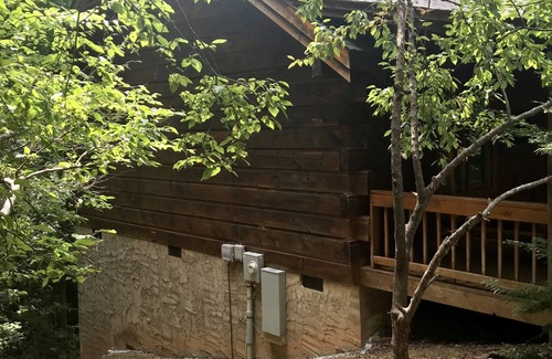 Gatlinburg - Pigeon Forge Cabin | Escape to Your Private Getaway at Tucked Away Cabin in Beautiful Sky Harbor!