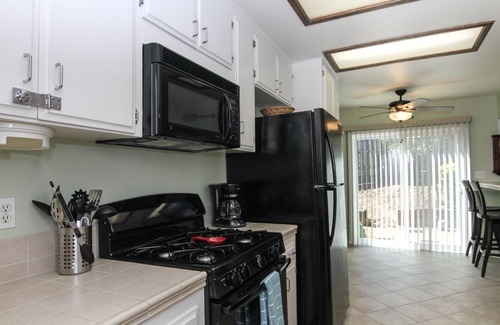 North Broadway House | Escondido's Gem! Sleeps 11! POOL INCLUDED