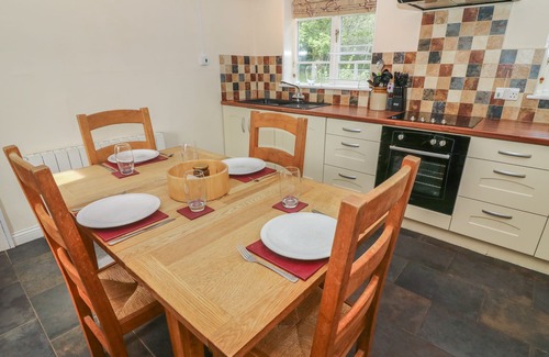 Ravenglass Cottage | ESKHOLME LODGE, pet friendly, with open fire in Eskdale Green