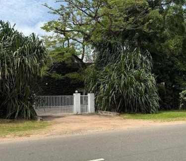 Kadirana North House | Eskimo Bungalow - Negombo