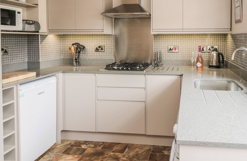 Ruswarp Cottage | ESKVIEW COTTAGE, family friendly, with a garden in Ruswarp