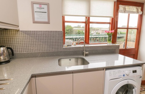 Ruswarp Cottage | ESKVIEW COTTAGE, family friendly, with a garden in Ruswarp