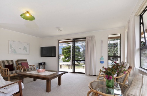 Omaha Cottage | Esme Escape - Omaha Holiday Home