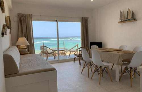 Es Pujols Apartment | Espardell: beachfront apartment on the seafront of Es Pujols