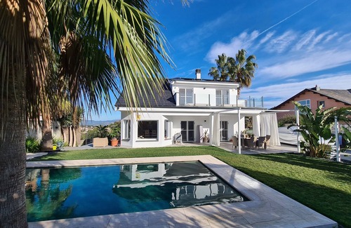 Corbera De Llobregat House | Espectacular Casa de Campo con Piscina y Jacuzzi Exterior. Ideal Familias