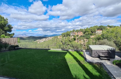 Corbera De Llobregat House | Espectacular Casa de Campo con Piscina y Jacuzzi Exterior. Ideal Familias