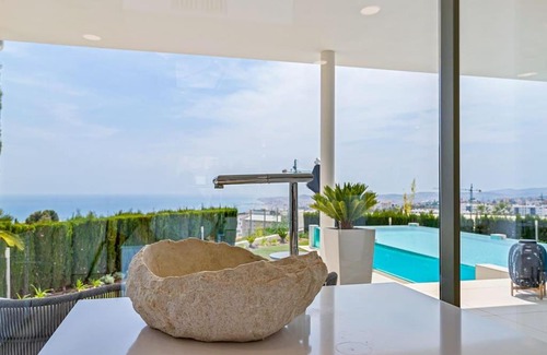 Benalmadena Villa | Espectacular Villa in Higueron