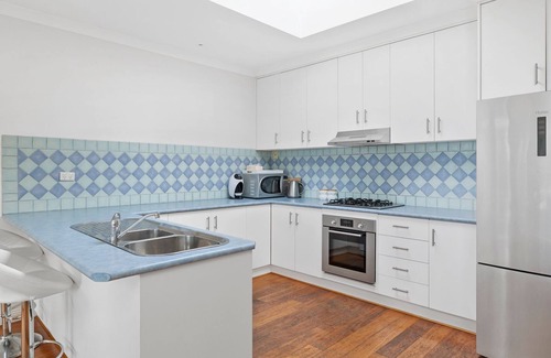 Torquay House | Esplanade Frontage 4-209