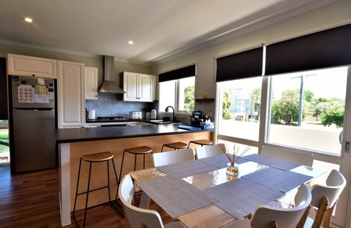 Inverloch Apartment | Esplanade Sophistication - Close to Town