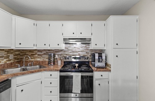 Gulf Breeze Condo | Espresso Lover’s Condo| 2BR|Near Beaches