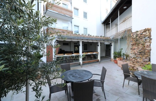 Frohnhausen Apartment | Essen Apartment Retreat