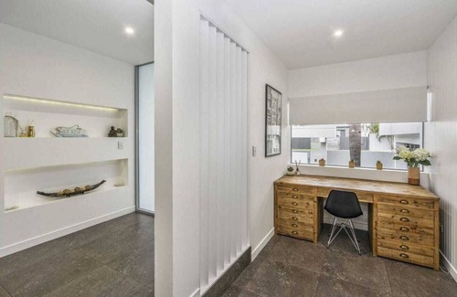 Broadbeach Waters Villa | Essence House - 4 Bedroom Holiday Home on the Water