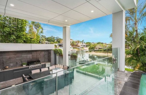 Broadbeach Waters Villa | Essence House - 4 Bedroom Holiday Home on the Water