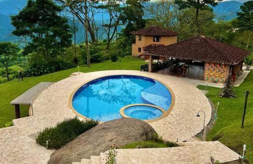 Valparaiso House | Estadía en hermosa finca con piscina