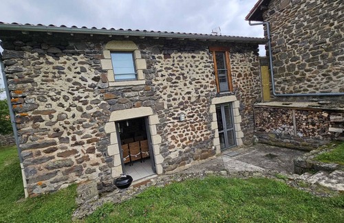 Saint-Martin-de-Fugeres House | Estaou de bas country house