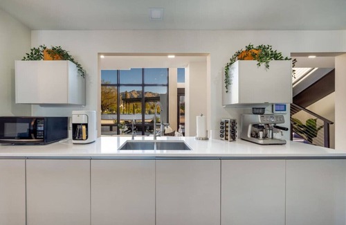 Tucson House | Estate/2 Pools /7 BR & 5 BA/Home & Guesthouse