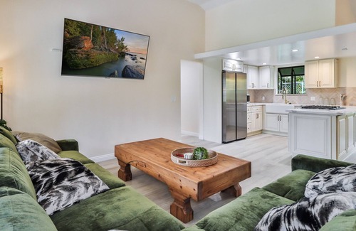 Simi Valley House | estate close to LA and famous beaches, salt pool + fruit trees + playground