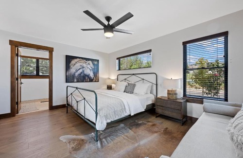 Estes Park House | Estes Dream Brand New End Unit with Two Patios Indoor and Outdoor Fireplace and Jacuzzi