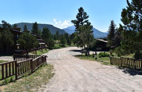 Estes Park Hotel | Estes Lake Lodge